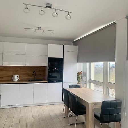 New 3 Rooms Apartment Near The Metro Station كييف المظهر الخارجي الصورة