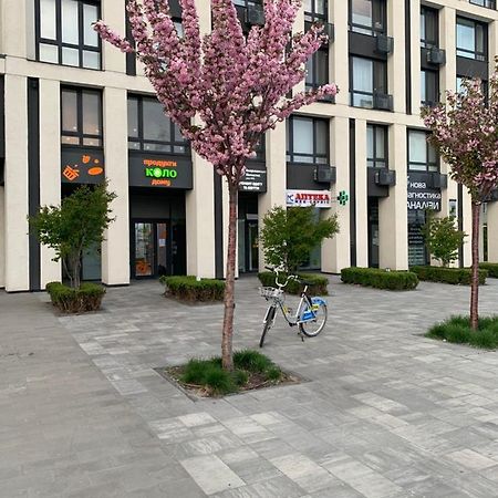 New 3 Rooms Apartment Near The Metro Station كييف المظهر الخارجي الصورة