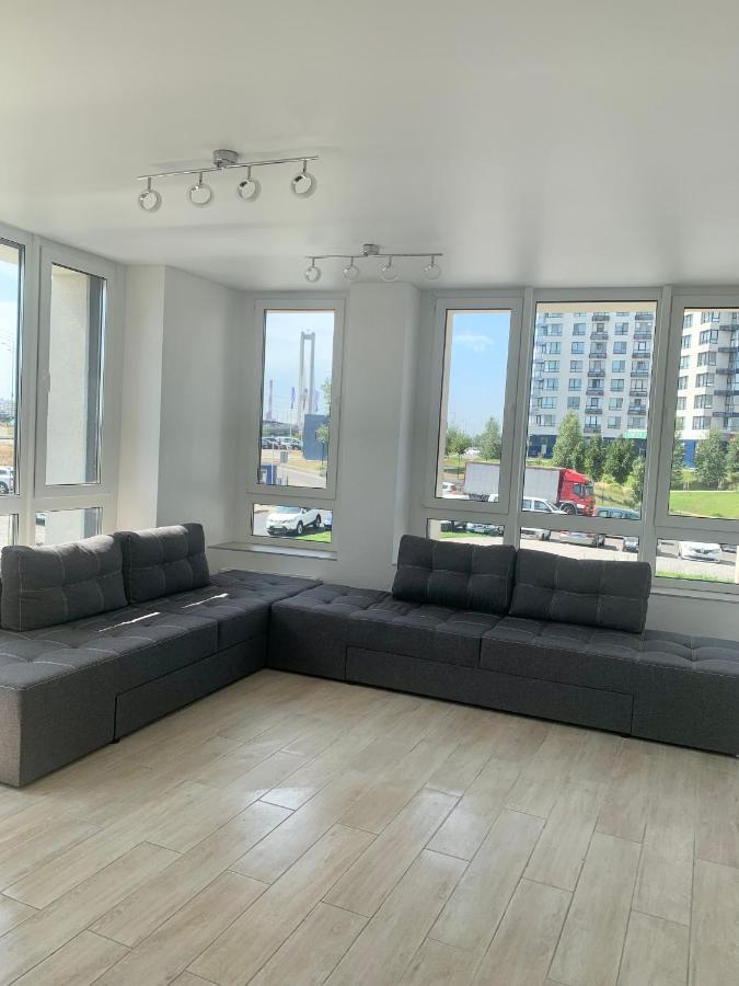 New 3 Rooms Apartment Near The Metro Station كييف المظهر الخارجي الصورة