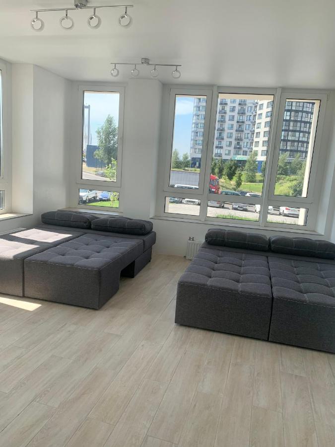 New 3 Rooms Apartment Near The Metro Station كييف المظهر الخارجي الصورة