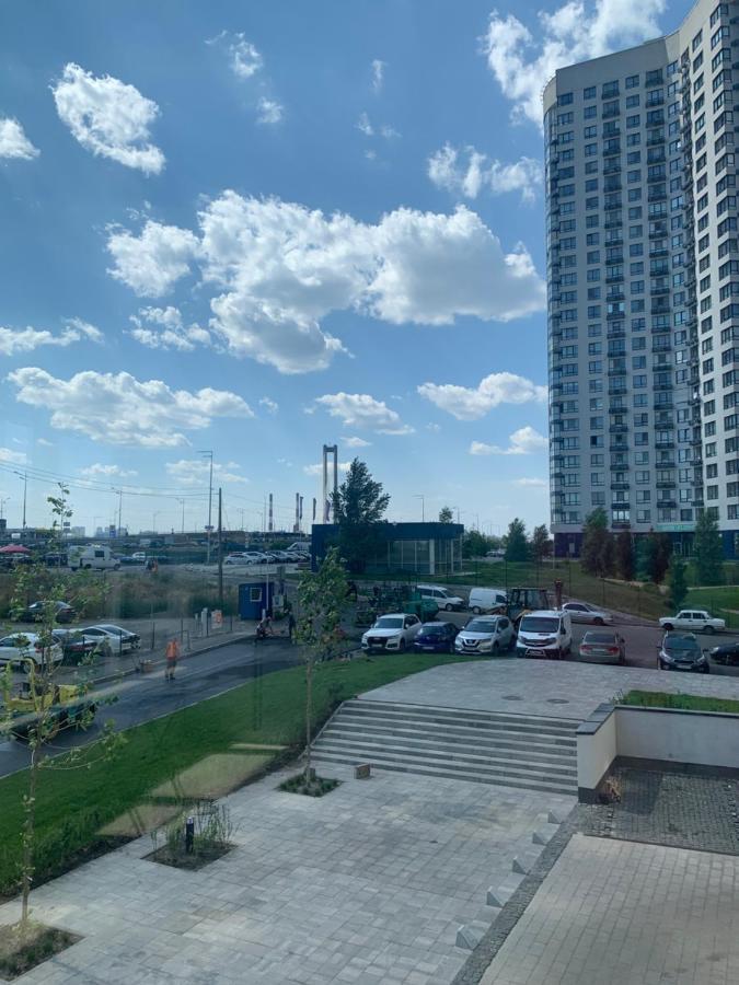 New 3 Rooms Apartment Near The Metro Station كييف المظهر الخارجي الصورة