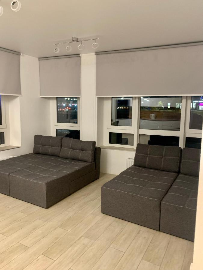 New 3 Rooms Apartment Near The Metro Station كييف المظهر الخارجي الصورة