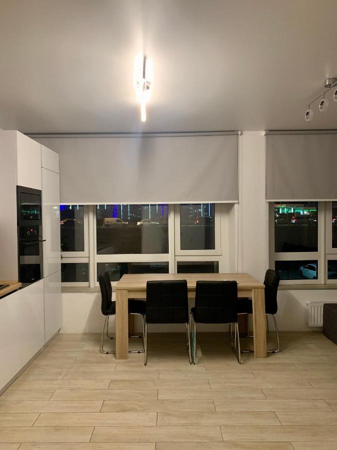 New 3 Rooms Apartment Near The Metro Station كييف المظهر الخارجي الصورة