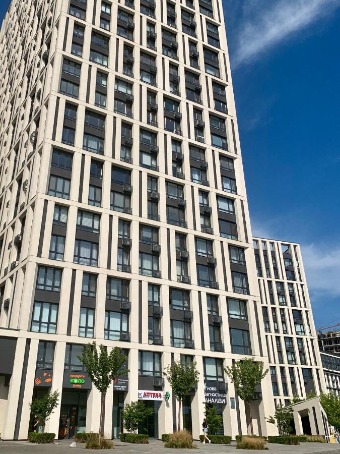 New 3 Rooms Apartment Near The Metro Station كييف المظهر الخارجي الصورة
