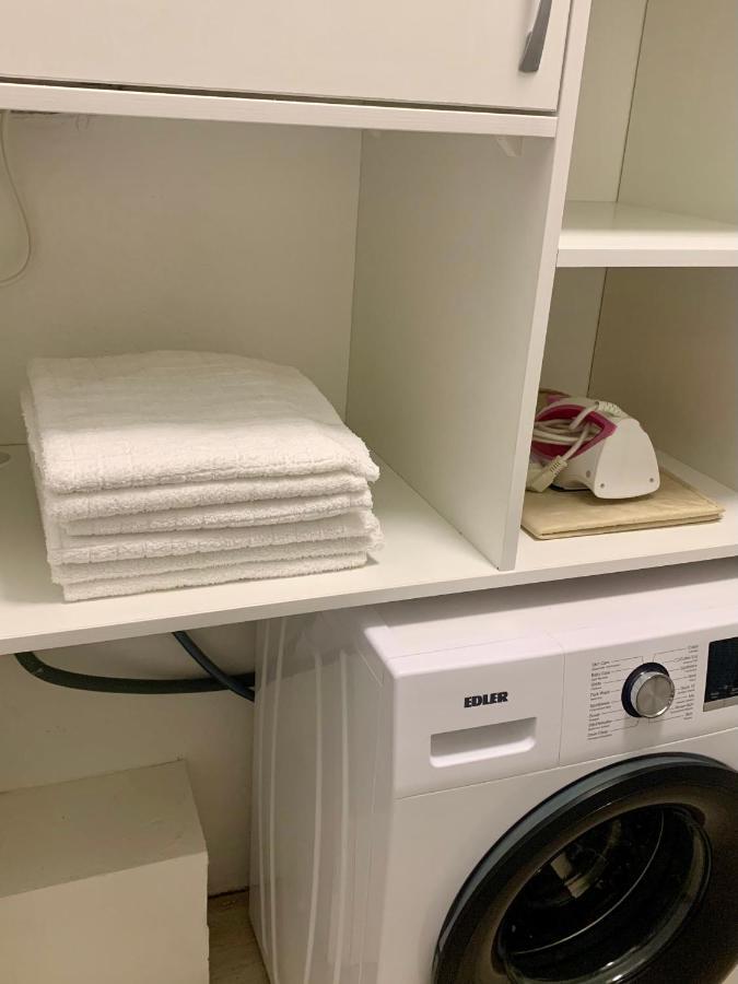 New 3 Rooms Apartment Near The Metro Station كييف المظهر الخارجي الصورة