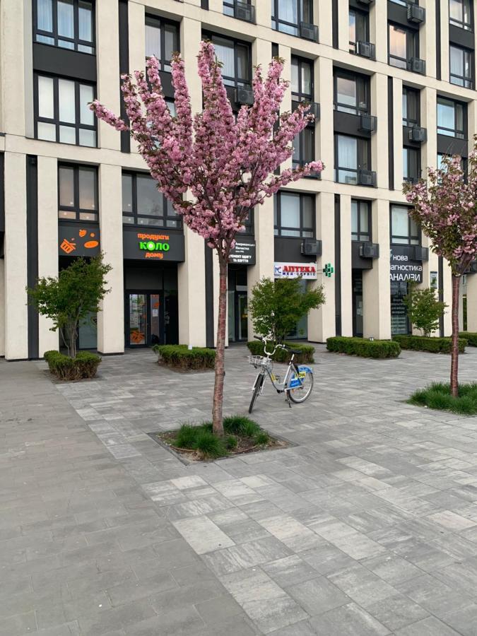New 3 Rooms Apartment Near The Metro Station كييف المظهر الخارجي الصورة